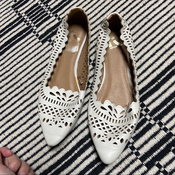 Cute pattern holed flats - Picture 3 of 6